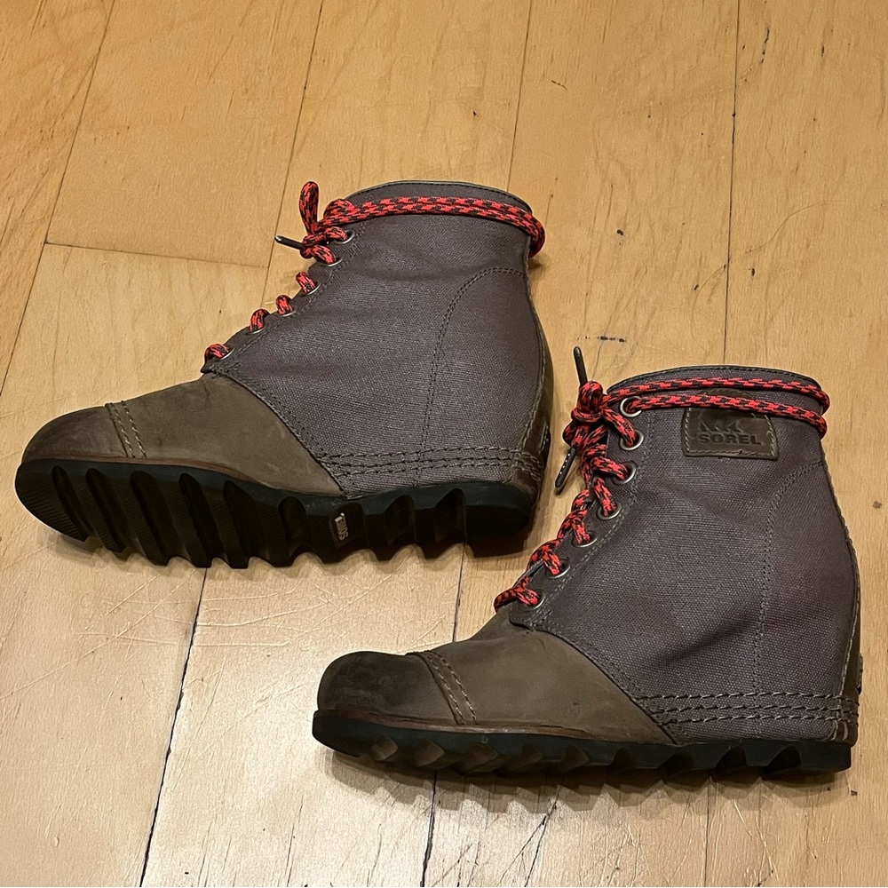 Sorel PDX 1964 Premium Wedge boots size 8